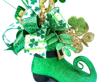 St. Patrick’s Day Arrangement, Leprechaun shoe, St. Patty’s table decorations, Shamrock decor, small centerpiece, green, white, gold