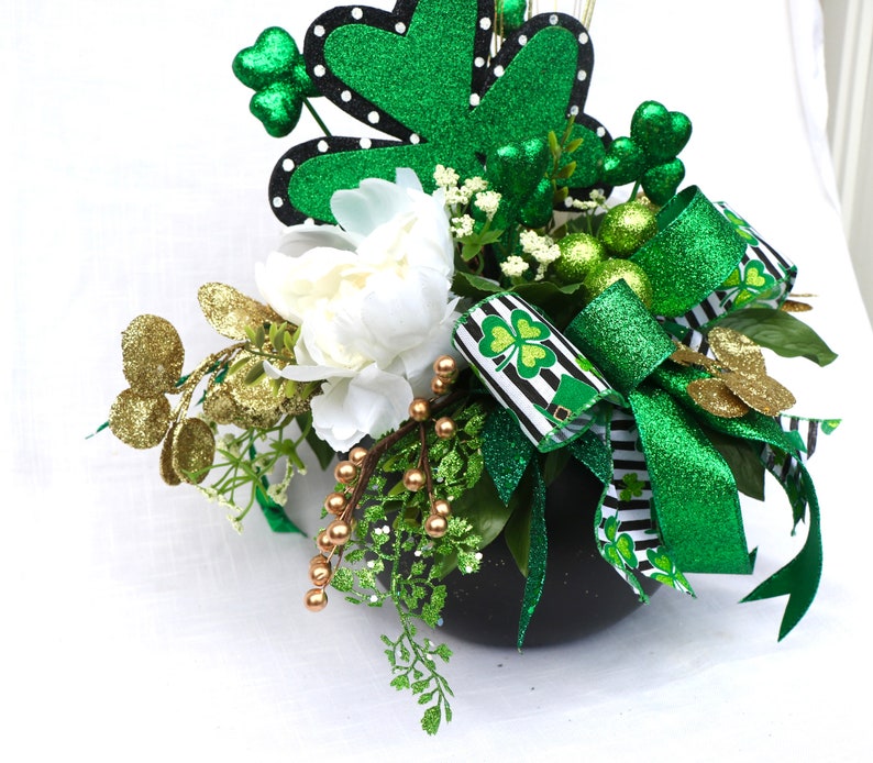 St. Patricks Day Centerpiece, St.Pattys table decorations, Shamrock decor, Green White floral arrangements,pot of gold image 7