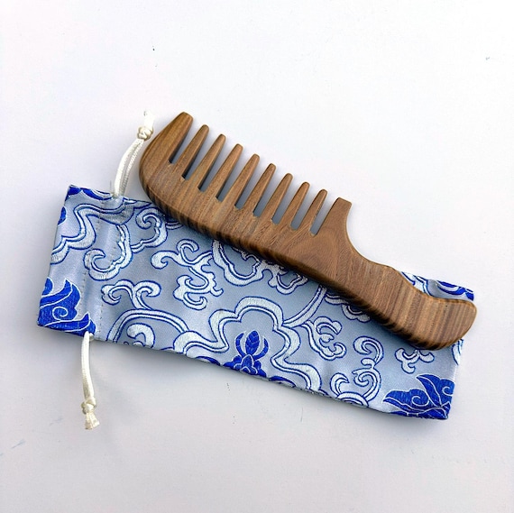 Grüner Sandelholz-Holzkamm – Handgefertigter Haarkamm Ohne Statik – Natürliches Material Aus Paraguay, In Geschenkbox