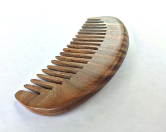 Aromatic Green Sandalwood Wide Tooth Comb. Anti Static Wooden Comb -- Size Small: 4.5 x 2 Inches. (Wide Tooth). Free Gift Bag