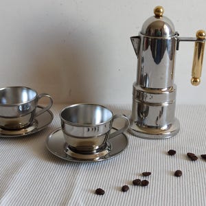 Vev Kontessa, vintage stovetop moka pot, designer espresso maker from the 1980s, made in Italy, two VEV espresso cups.