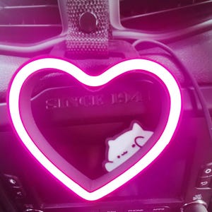Corazón de neón Tsurikawa con dije de gato, accesorio kawaii para coche, decoración JDM