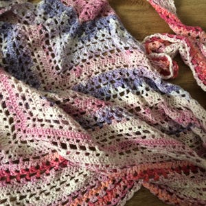 Crochet shawl pattern, Reading in the Garden, top down triangle shawl, cotton DK yarn image 3