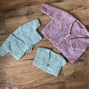Bessie baby cardigan crochet pattern, with button or tie fastening, short sleeve or three quarter sleeves, seamless, beginner friendly image 6