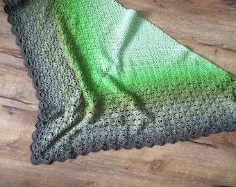 1 skein crochet shawl pattern, Through the Pinewoods Shawl, Scheepjes Whirl, stiped, colour change yarn, green,  brown, yarn cake pattern