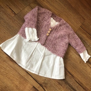 Bessie baby cardigan crochet pattern, with button or tie fastening, short sleeve or three quarter sleeves, seamless, beginner friendly image 1