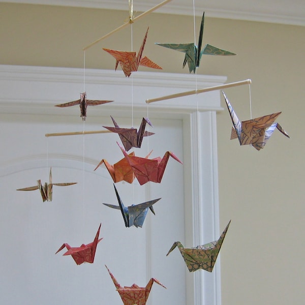 Mobile grue en origami - Papiers kraft à imprimé chiyogami - Décoration d'intérieur