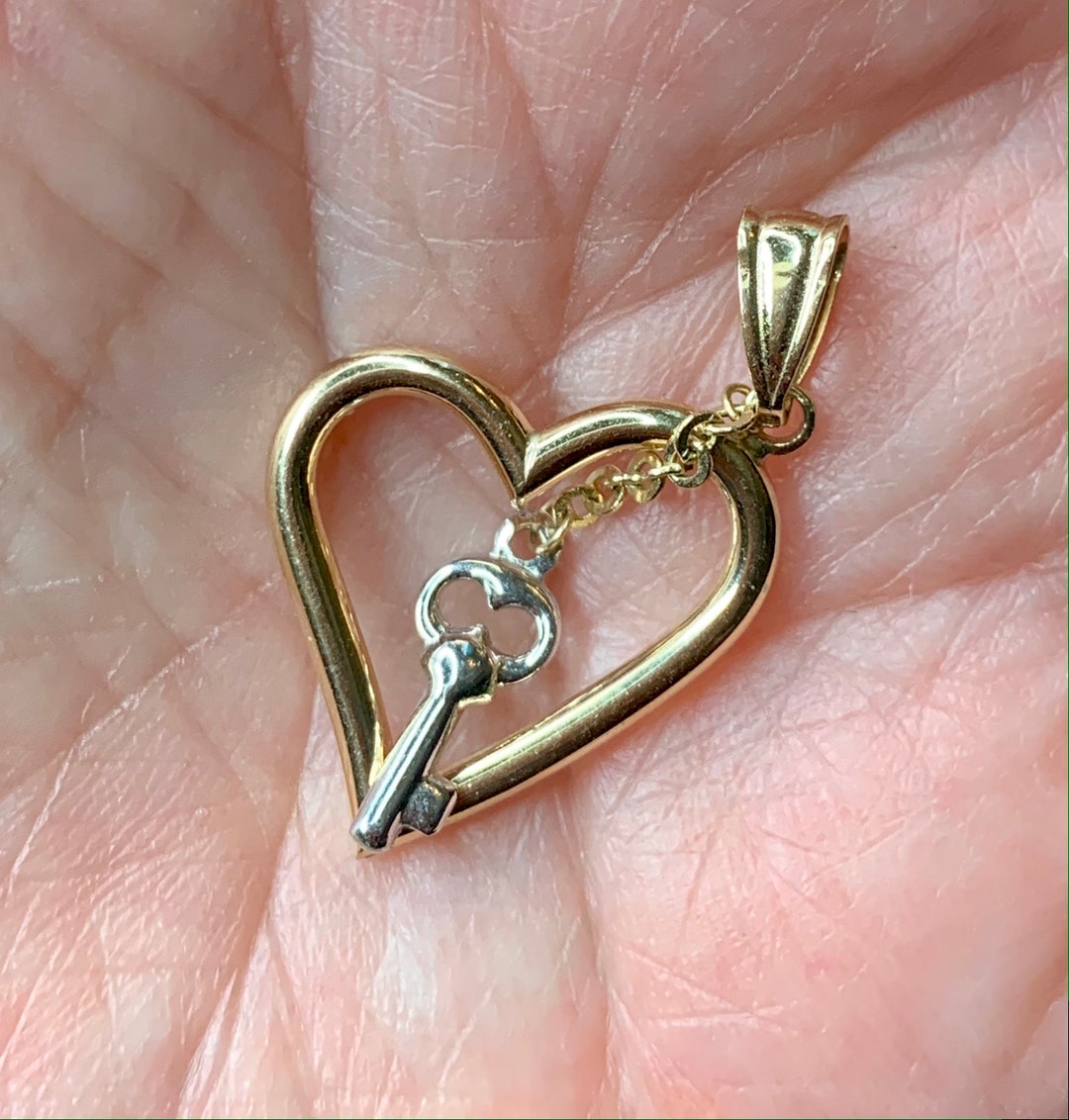 Gold heart and key necklace Clearance