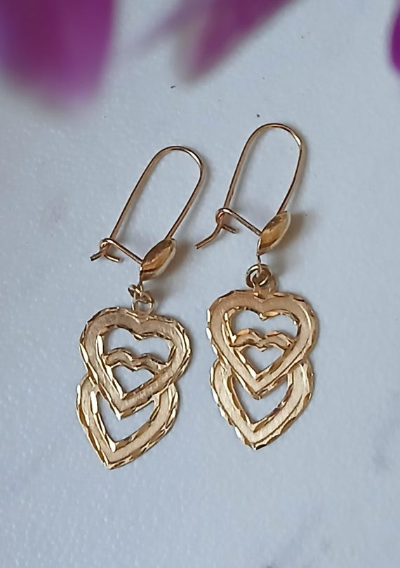 14k Gold Dangle Heart Earrings • Diamond‑Cut Hearts