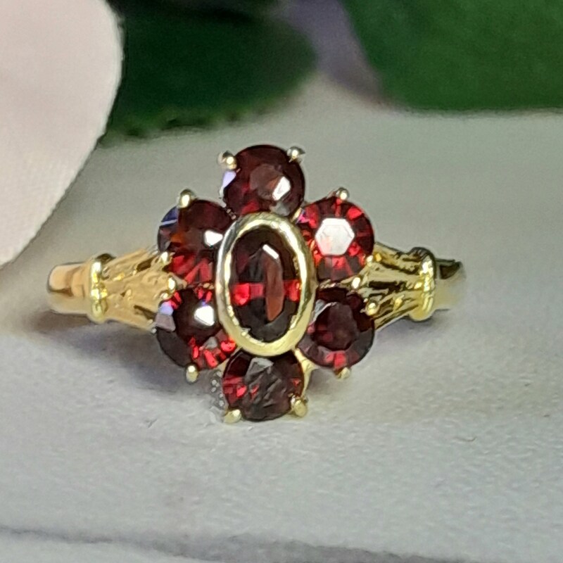 18-425 Garnet Cluster Ring