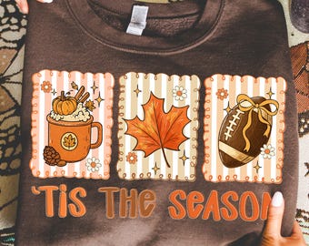 Tis The Season png, Retro fotbollskoquett-rosett png, Fotbollshöst-png, Fotbollsmatchdag, Hösthöst-png, Preppy höstfotboll-png
