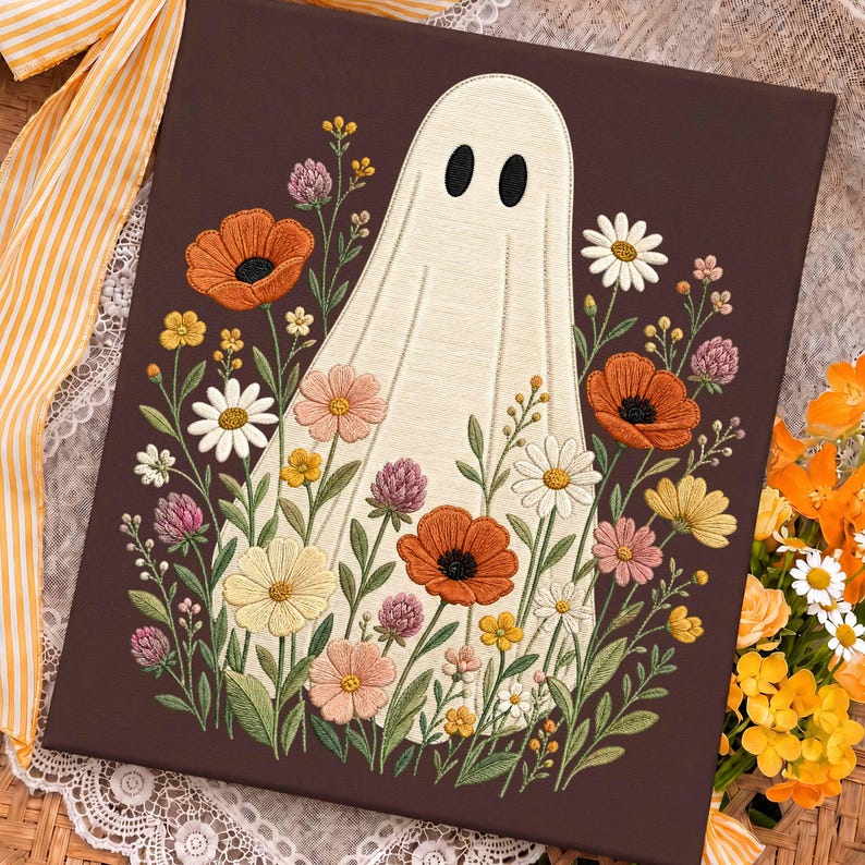Blommigt spöke PNG, Faux broderi vildblommigt spöke sublimering, Cottagecore Boho höst Halloween-skjorta PNG, Vintage sött läskigt spöke PNG bild 4