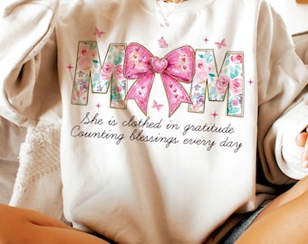 Mama jest ubrana w wdzięczność Png, Mama png, Kwiatowa mama png, Mama kokietka png, Dzień Matki png, Werset biblijny png, Prezent dla mamy Png