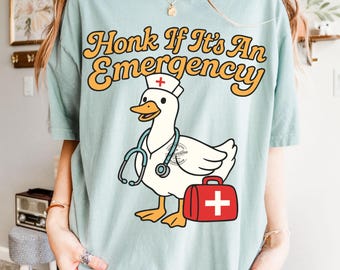 Toca la bocina si es una emergencia (enfermera ganso) (Png), Enfermera ganso divertida (Png), Accesorios de enfermera originales (regalo), Ganso tocando la bocina (Png), Camiseta de enfermera divertida (Png)
