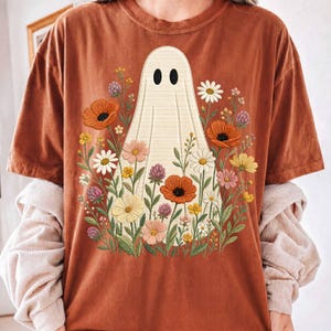 Blommigt spöke PNG, Faux broderi vildblommigt spöke sublimering, Cottagecore Boho höst Halloween-skjorta PNG, Vintage sött läskigt spöke PNG bild 5