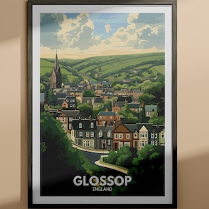 Puede incluir: Una ilustración enmarcada de un pueblo con un campanario de iglesia en la distancia. El pueblo está rodeado de colinas verdes y árboles. El texto "Glossop, Inglaterra" está impreso en la parte inferior de la ilustración.