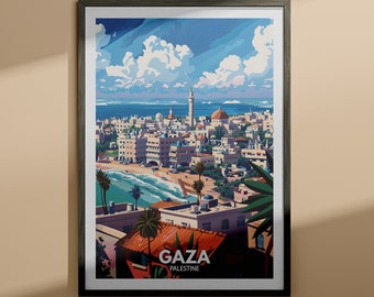 Puede incluir: Una impresión enmarcada de una ilustración colorida de la ciudad de Gaza, Palestina. La ilustración muestra un paisaje urbano con edificios, palmeras y una mezquita. El texto "GAZA PALESTINE" está impreso en la parte inferior de la imagen.