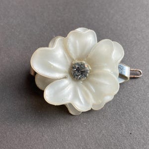 Small Vintage White Plastic Flower Barrette Clear rhinestone 3D floral Hair Clip Clasp