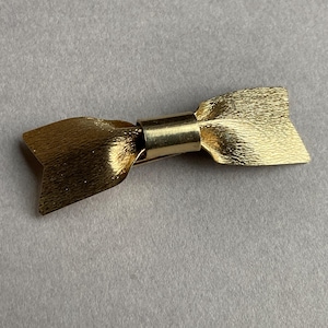 Vintage Gold Tone Bow Hair Clip: Lady Ellen Etched Barrette