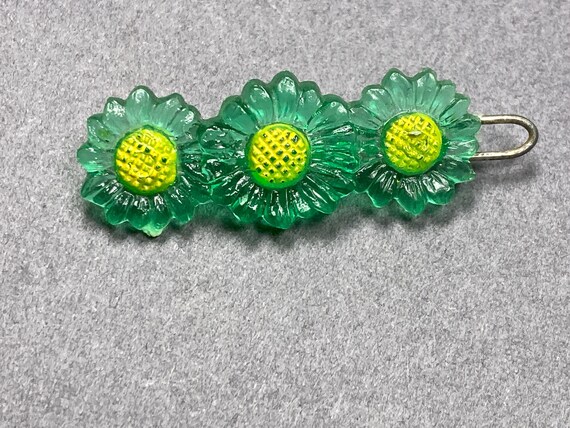 Vintage 70s Mod Daisy Hair Clip Lime Green Floral Hair Barrette Vintage 70s hair clip - Gem main image 2