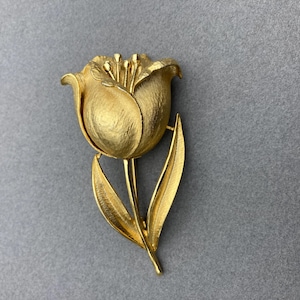 Vintage Floral tulip Brooch textured gold tone metal flower stem retro pin
