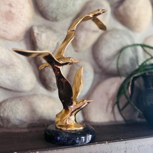 Vintage Brass Seagull Sculpture on Marble Base – Mid-Century Modern Coastal Decor