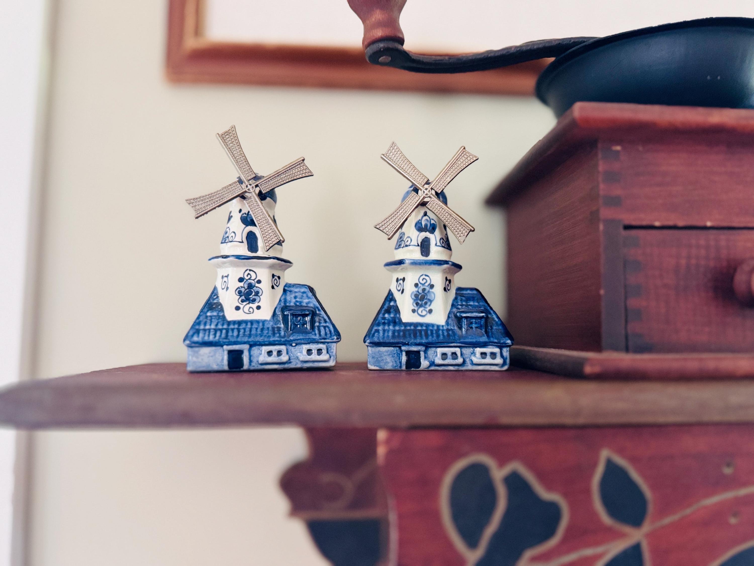 Vintage Delfts Blauw Windmill Salt and Pepper Shakers – Hand-Painted Holland Delft Blue Ceramic Pair