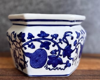 Vintage Blue White Chinoiserie Wall Pocket| Octagonal Porcelain Cache Pot | Cobalt Floral Botanical Decor | Grandmillennial Maximalist