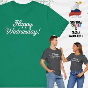 HAPPY WEDNESDAY TEE Chemise confortable du mercredi Haut positif pour tous les jours T-shirt décontracté du mercredi Vêtements en coton doux Cadeau pour elle lui Collègue