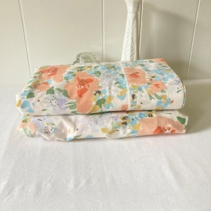 Vintage Floral Twin Sheet Set: Retro Mod Print