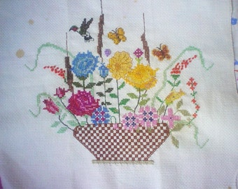 Vintage Flower Basket  Needlepoint Cross Stitch Vintage Needlework