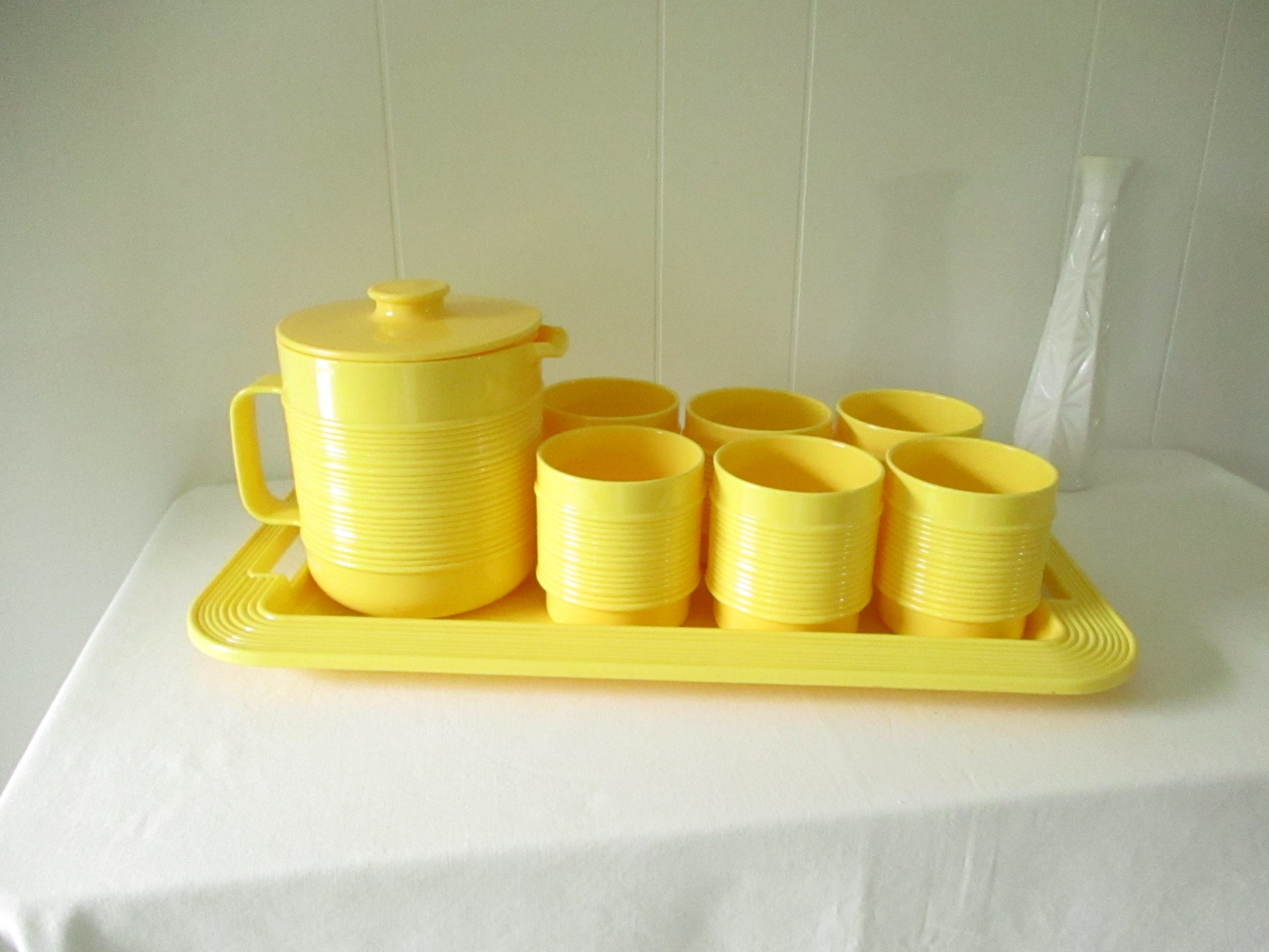 Set of 5 Vintage Rubbermaid Yellow Ribbed Plastic Tumblers Glasses 4 3/4”  Tall