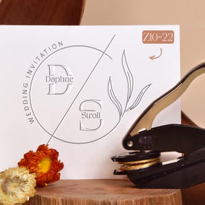 Individuelles Hochzeits-Monogramm Embosser für Einladungen & Schreibwaren | 40mm | Elegantes Initialen-Presswerkzeug | Personalisierter Buchpräger