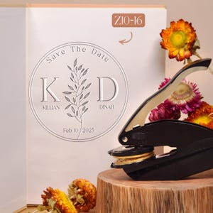 Individuelles Hochzeits-Monogramm Embosser für Einladungen & Schreibwaren | 40mm | Elegantes Initialen-Presswerkzeug | Personalisierter Buchpräger