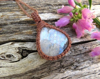 MOONSTONE NECKLACE