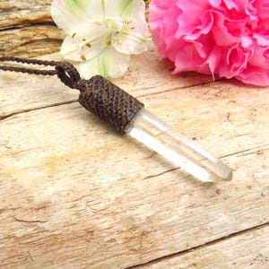 Collar de cristal de cuarzo lemuriano, piedra curativa para personas empáticas, ideas de regalo para amantes de los cristales, colgante de macramé boho, Día de la Madre