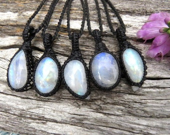 MOONSTONE NECKLACE