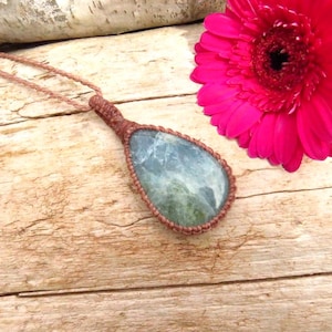 Aquamarine crystal necklae, macrame necklace, aquamarine crystal healing, aquamarine chakra, Pisces gifts, Aries gifts, gemstone gift
