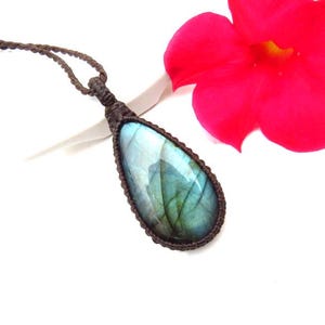 Valentines Day gift ideas, for her, Labradorite macrame necklace, crystal jewelry, gift ideas for the boho beauty, Macrame necklace,