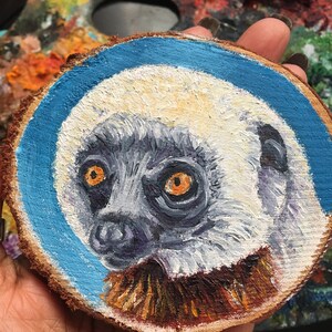 Mini Oil Painting Red Ruffed Lemur on Wood Slice 3 READY to SHIP image 5