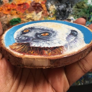 Mini Oil Painting Red Ruffed Lemur on Wood Slice 3 READY to SHIP image 4