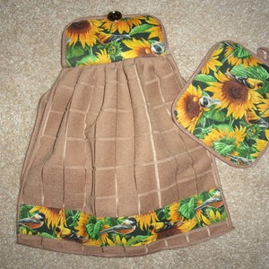 Bird with Flowers Towel & Potholder Set main image 1