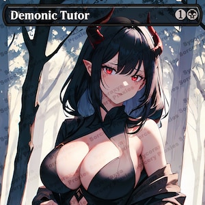 Puede incluir: Una ilustración en blanco y negro de una mujer con ojos rojos y cuernos. El texto "Demonic Tutor" y "Sorcery" es visible. El texto "Search your library for a card, put that card on top of your library." también es visible.