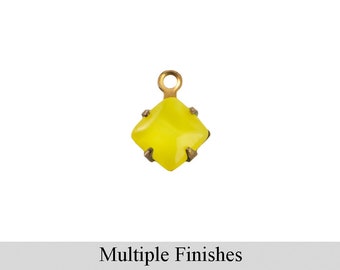 6mm Yellow Moonglow Glass Square Stone in 1 Loop Setting