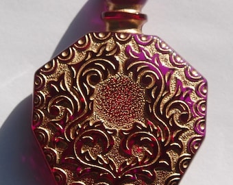 Purple Etched Faux Perfume Lucite Bottle Pendant Gold Details Vintage pnd068B