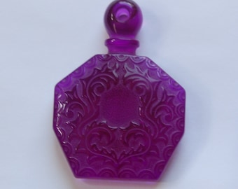 Vintage Purple Etched Faux Perfume Lucite Bottle Pendant pnd064G