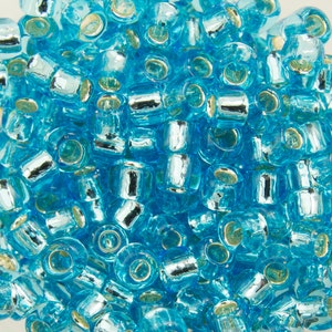 8/0 TOHO RUNDE Silber gefüttert Aquamarin Samen Perle (8g)