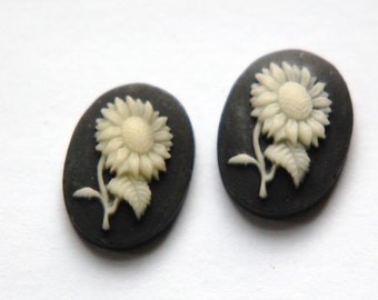 Vintage Cream on Black Sunflower Daisy Cabochon Japan cab771A