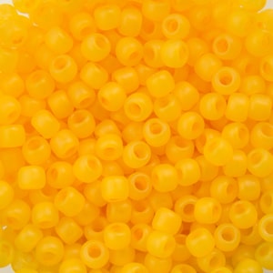 11/0 TOHO ROUND Ceylon Frosted Peach Cobbler Seed Bead (8g)