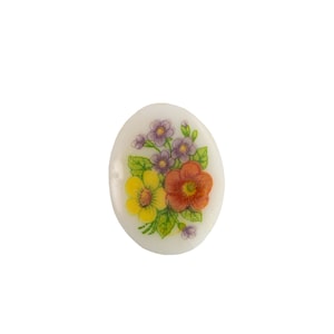 Ramo de flores de 18x13 mm sobre cabujones ovalados de vidrio blanco (2)
